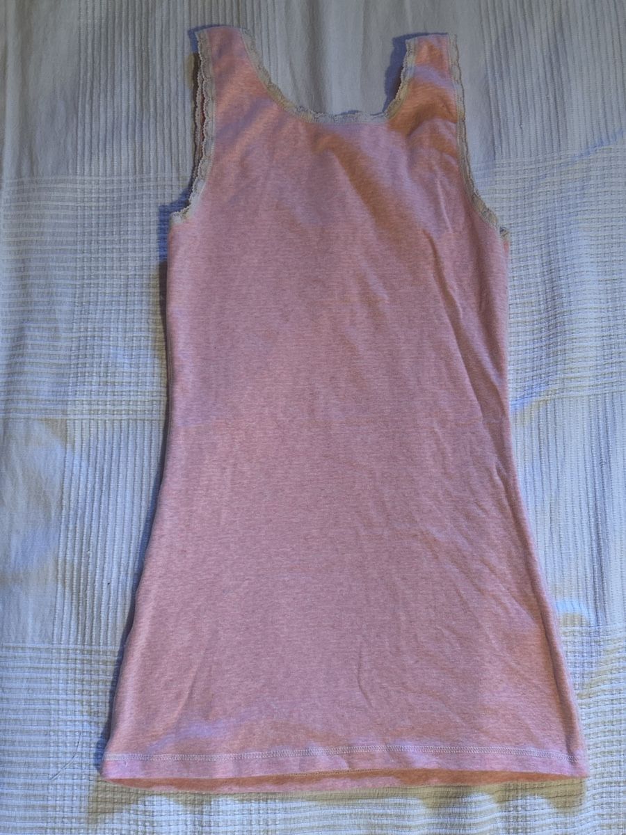 Top: Débardeur rose – Usato da St-Prex venduto da mar_f6t6 1