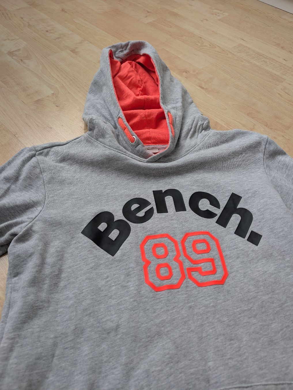 Bench Pulls & Sweat-shirts: Bench Kapuzenpullover Gr. S, Grau/Neonorange – D'occasion à Dörflingen par Benito88 1