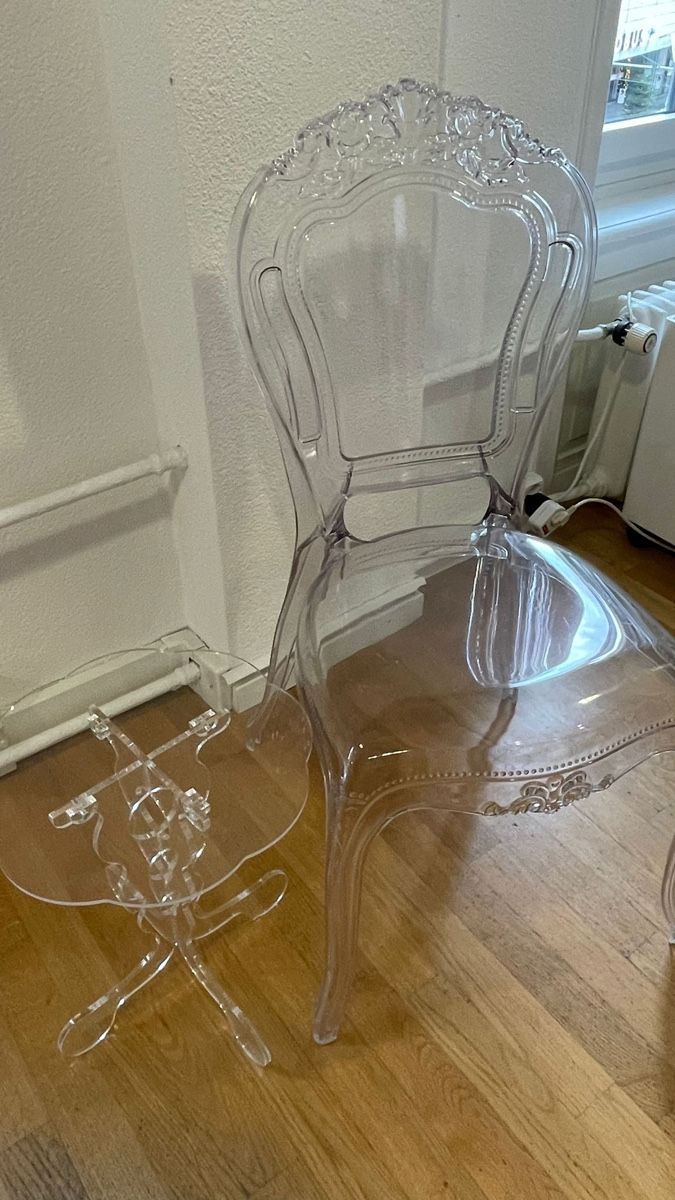 Sedie: 2 Ghoststühle mit beistelltisch – Usato da Effretikon venduto da MaisonNade 2