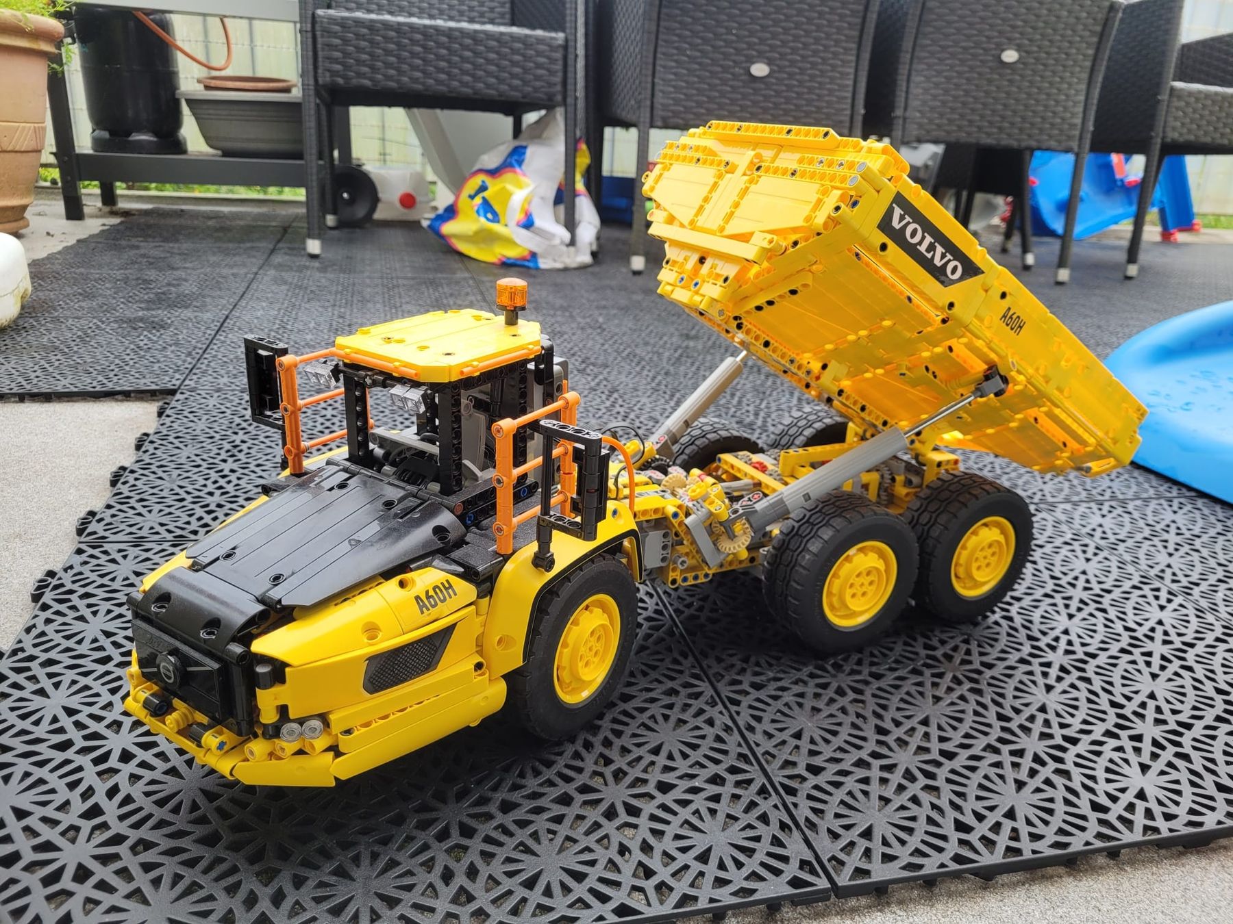 Lego Kit di costruzioni: LEGO Technic Volvo Dumper 42114 – Usato da Affoltern am Albis venduto da ManuFati7 1