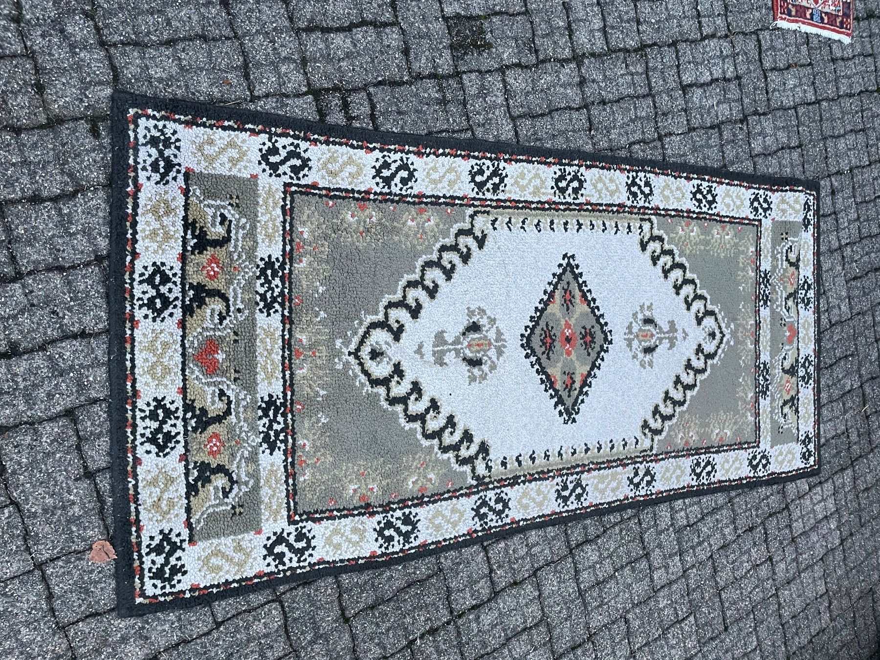 Tappeti: Teppich – Usato da Frümsen venduto da Pescatore3