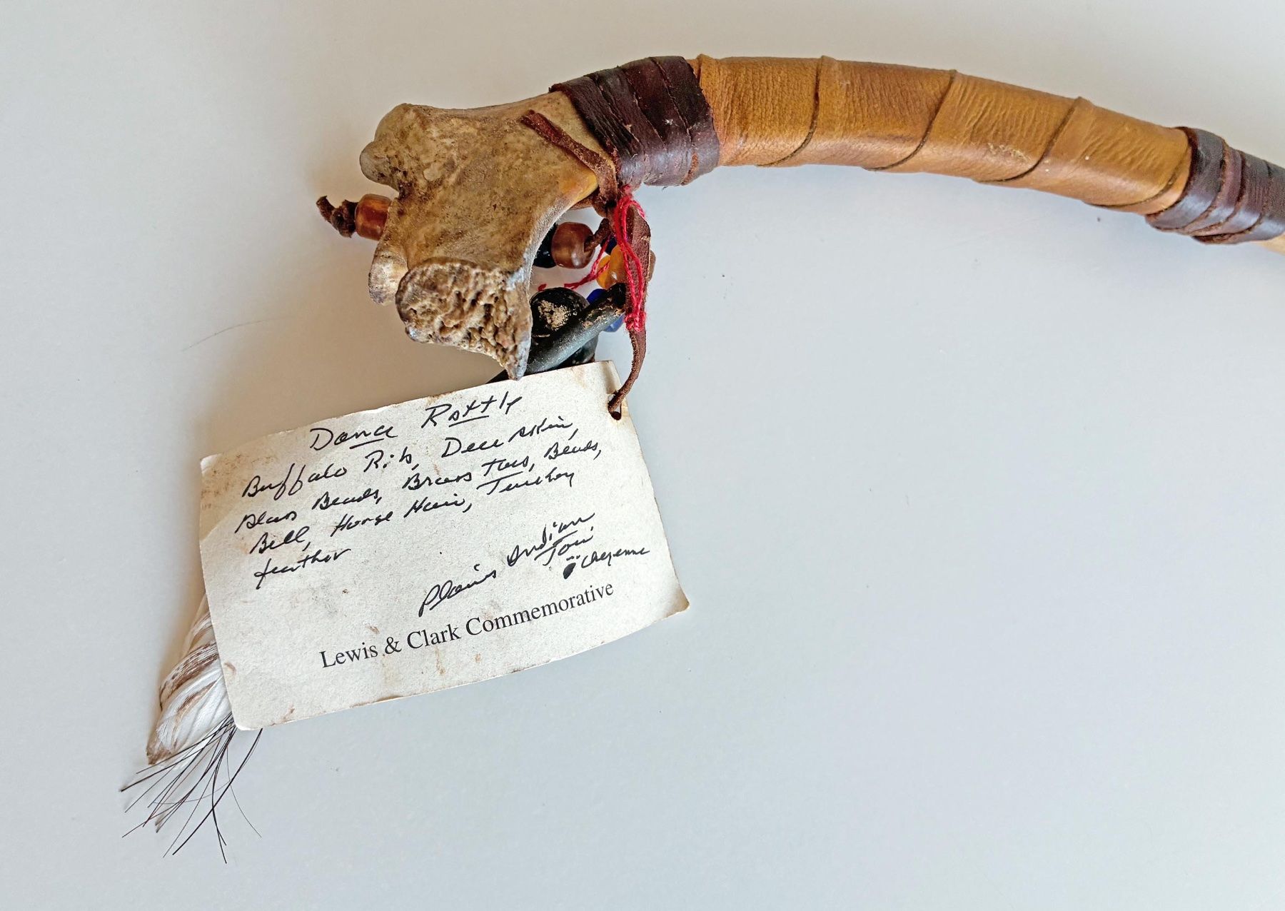 Musikinstrumente: Bisonrippen Rassel Cheyenne-Indianer – Gebraucht aus Bäretswil von robsonantik 2