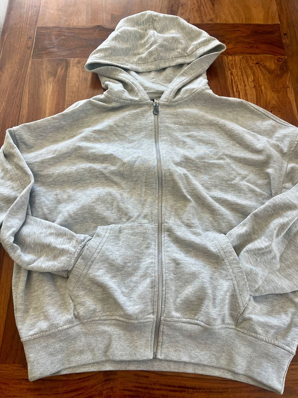 Bershka Maglioni & Felpe: Sweat à capuche gris Bershka taille S – Usato da Cossonay-Ville venduto da 021epi70
