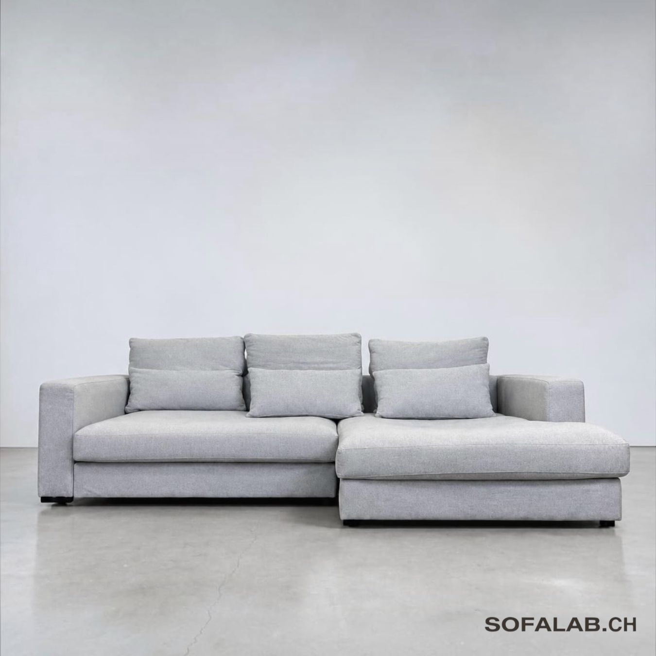 Micasa Divani: Hellgraues Ecksofa inklusive aller Kissen – Usato da Bachenbülach venduto da Sofalab.swiss