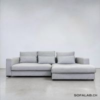 Hellgraues Ecksofa inklusive aller Kissen