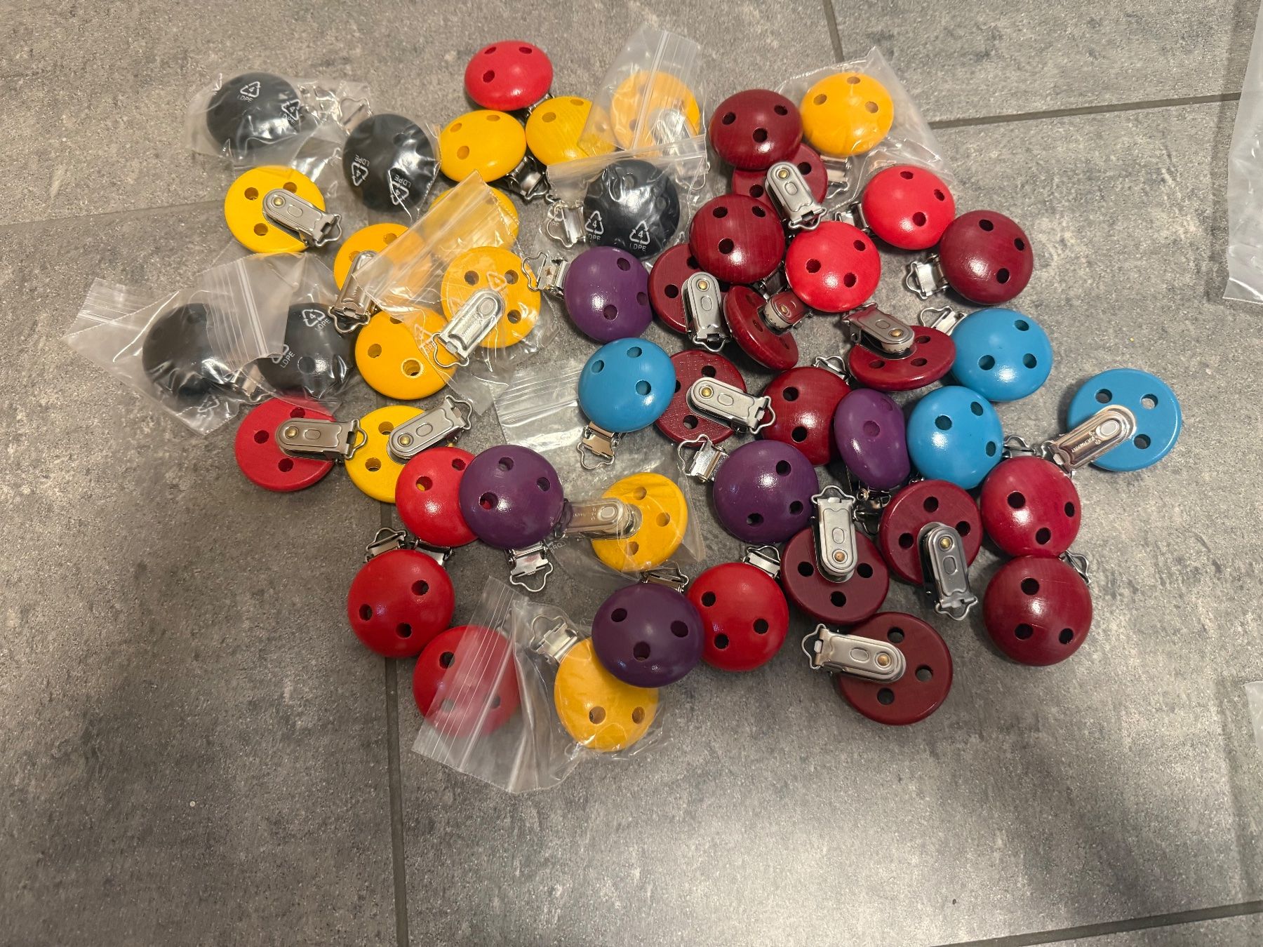 Nuggis & Nuggiketten: Holzclips 190 Stück – Neu (gemäss Beschreibung) aus Hölstein von forbaby 2