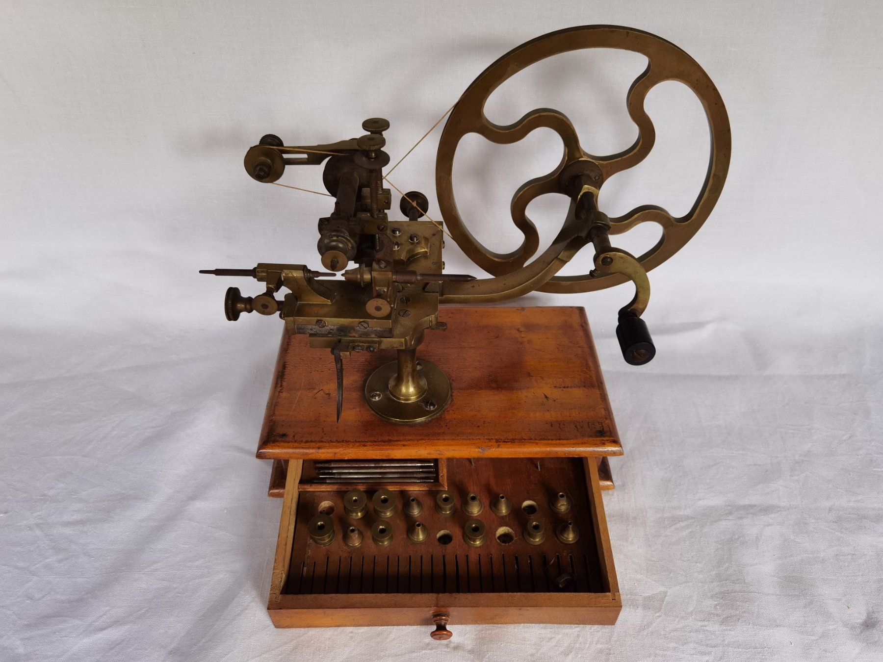 Toutes les machines: Antike Uhrmacher Drehbank – D'occasion à Därstetten par elisschneck 3