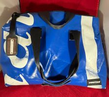 Sac Freitag – Bandoulière en bâche recyclée (bleu/blanc)