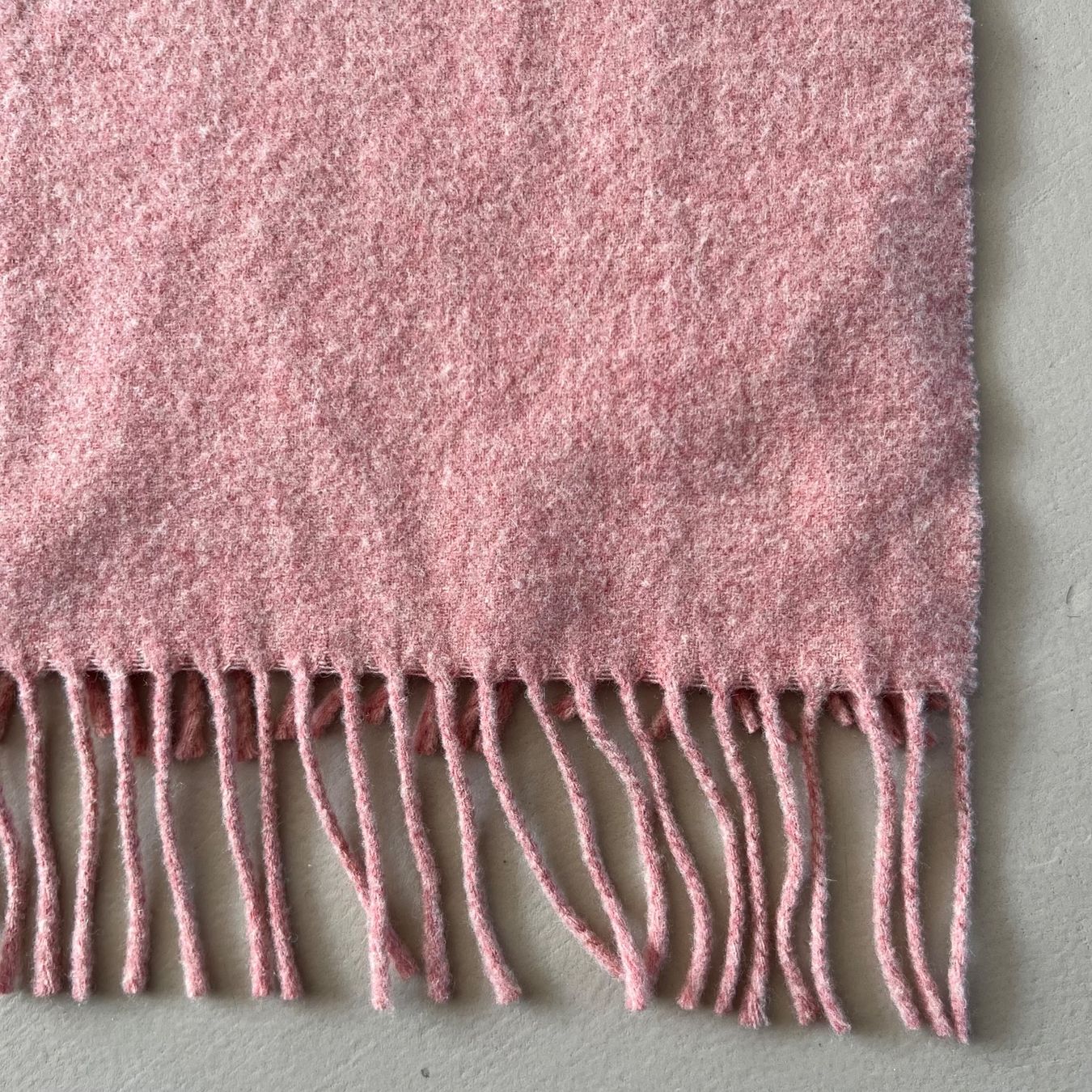 Acne Studios Foulards & écharpes: ACNE STUDIOS Schal 💗 – D'occasion à Zürich par ClosetQueen 5