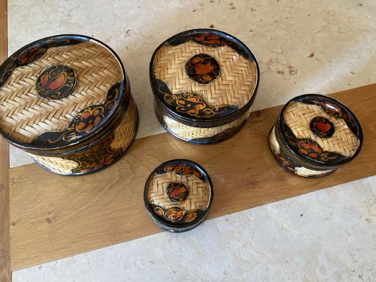 Barattoli: Asie Petits paniers  anciens emboîtables – Usato da Bursinel venduto da SeveralLives