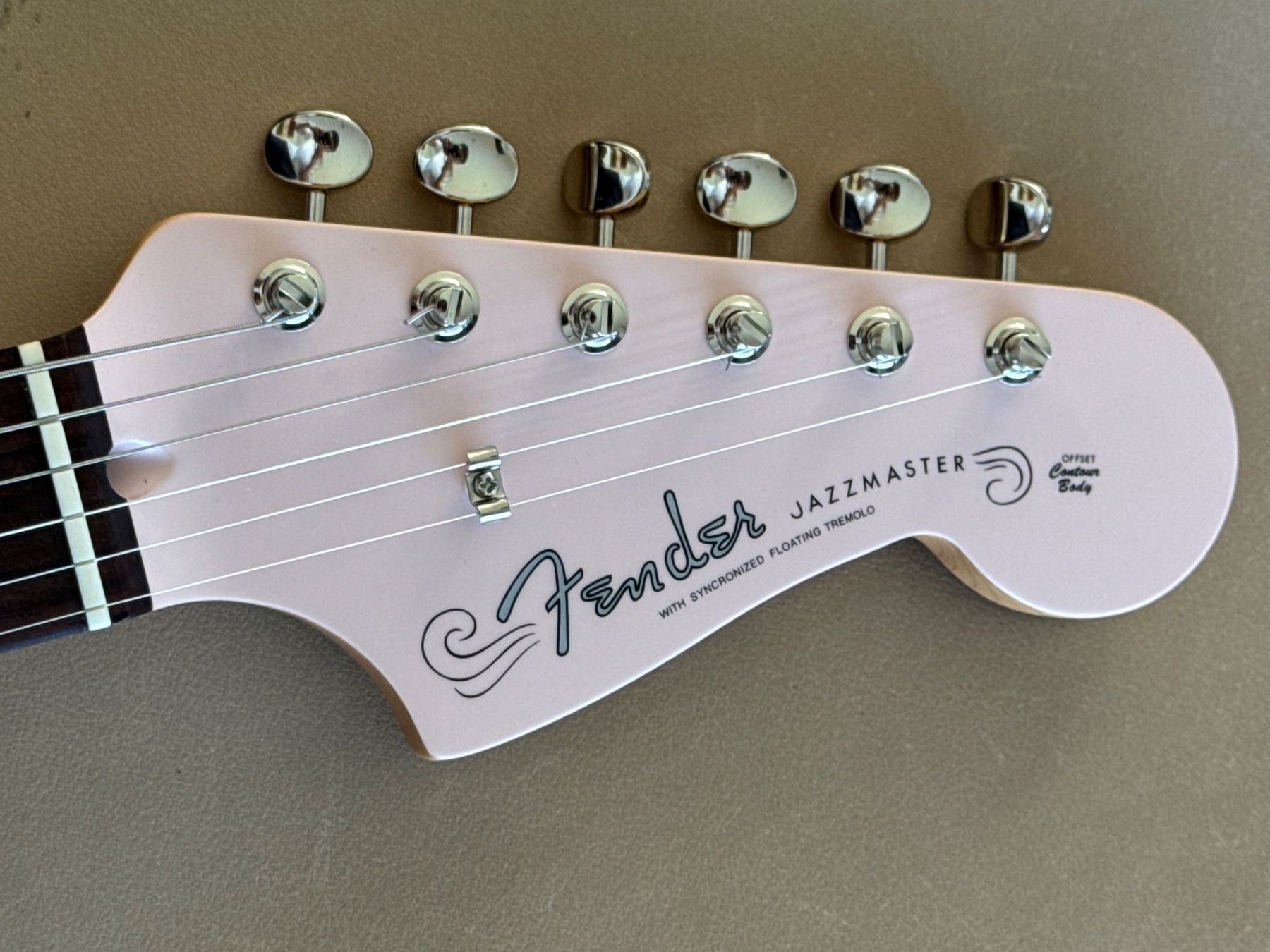 Fender Instruments de musique: Fender Jazzmaster Japan FSR Satin Shell Pink LTD – Neuf (Voir description) à Origlio par sto_2pxf 1
