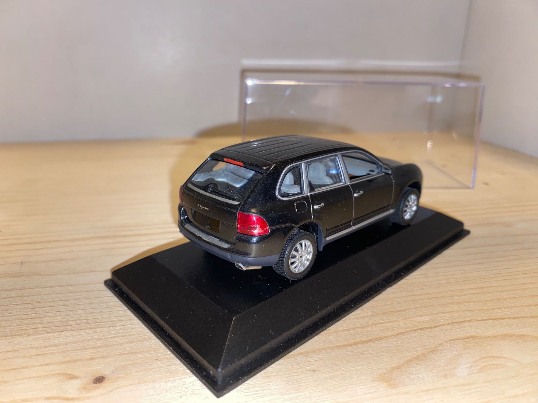Porsche Modellautos: Porsche Cayenne 1/43 Minichamps – Gebraucht aus Wohlen AG von PrivatSammlung 2