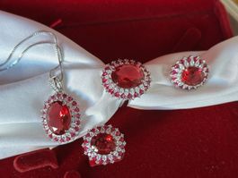 Parure élégante: Collier, bague ajustable et boucles d'oreil