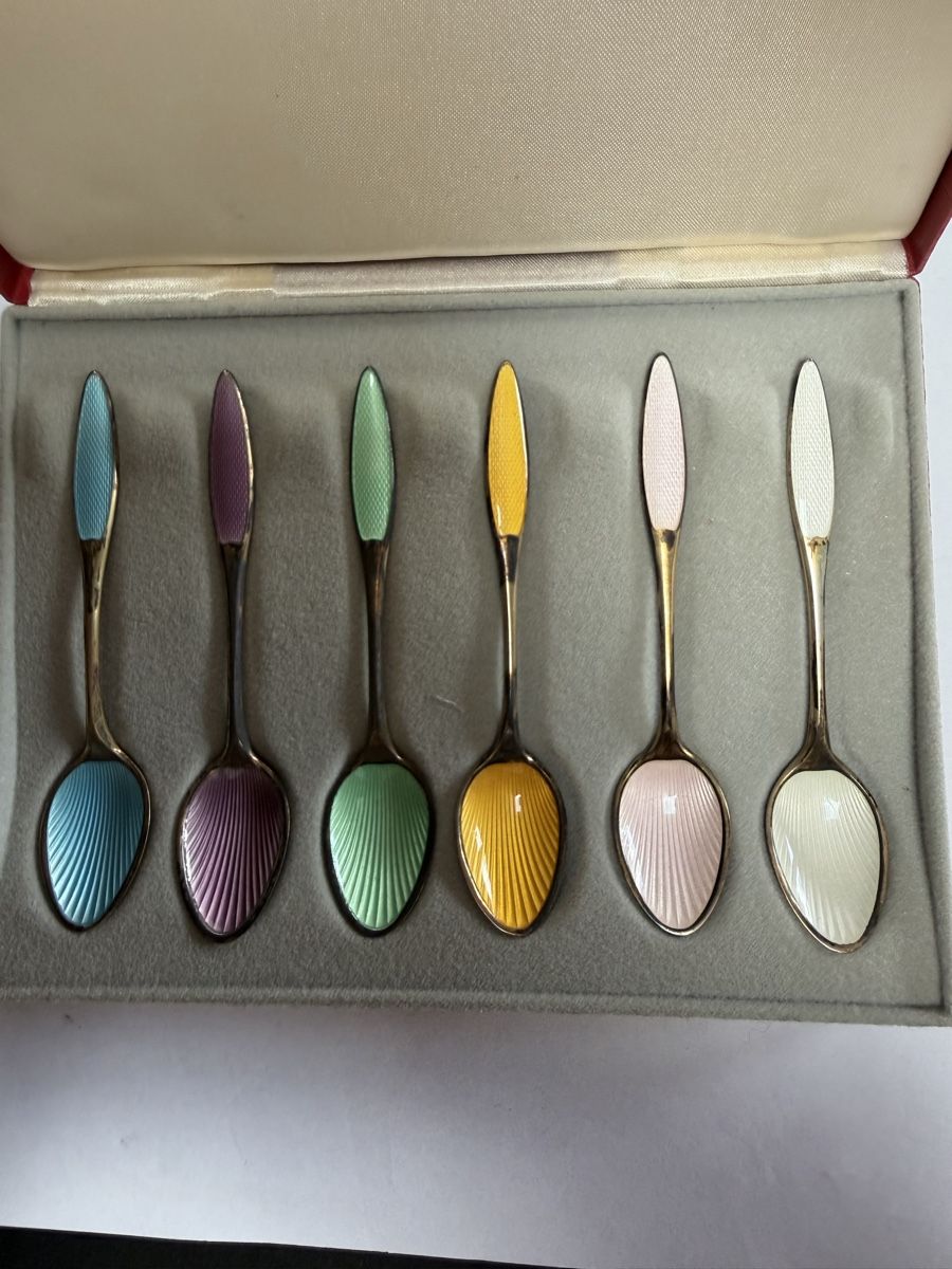 Cucchiai: 6 Löffel Silber Sterling Denmark Emaille farbig im Etui – Usato da Sigriswil venduto da lag_bwr2