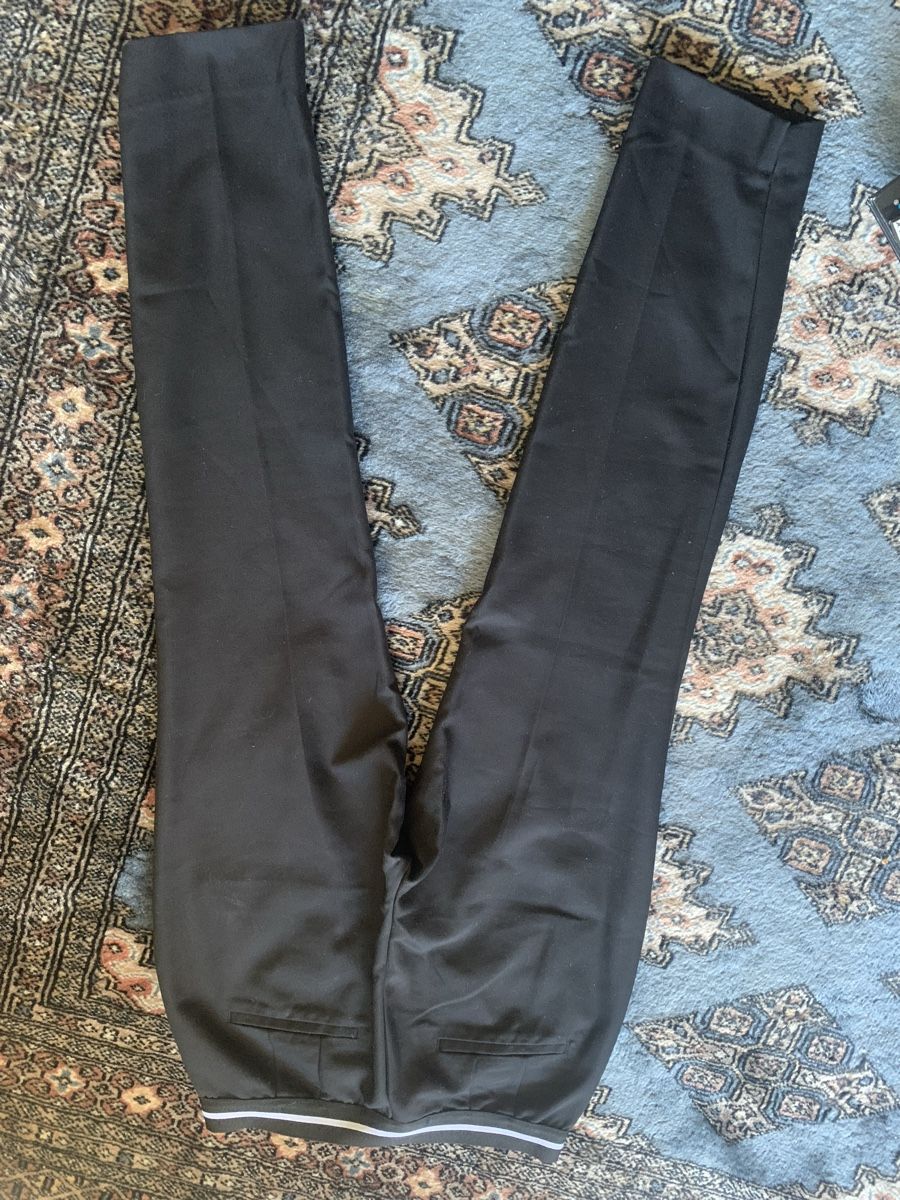 Zara Pantaloni: 4 ZARA hose / 1 H&M Hose – Usato da Gutenswil venduto da Bregenzer8610 2