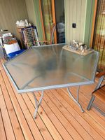 Gartentisch mit Glasplatte, ideal für den Sommer!