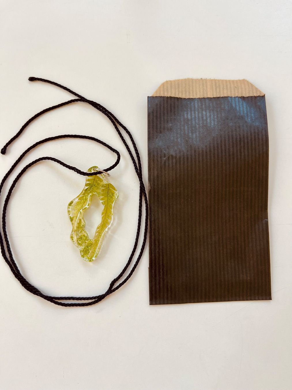 Pendentifs: Pendentif porte-bonheur Santé – Neuf avec emballage d'origine à Genève par Annilu 1