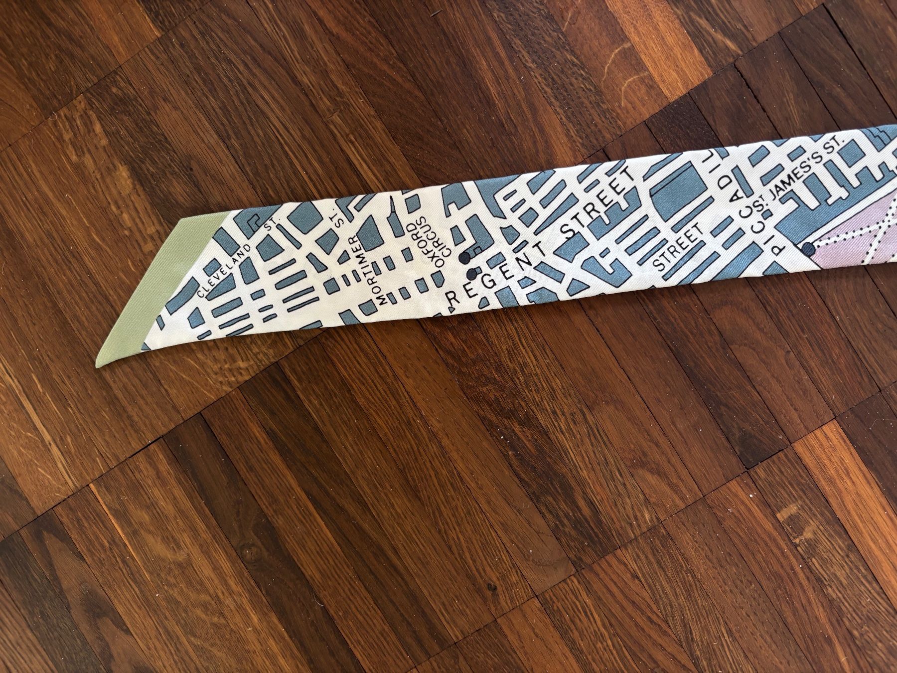 Burberry Foulards, Tücher & Schals: BURBERRY PROSUM  Seiden Twilli 89x6cm – Gebraucht aus Herrliberg von mayfi 9