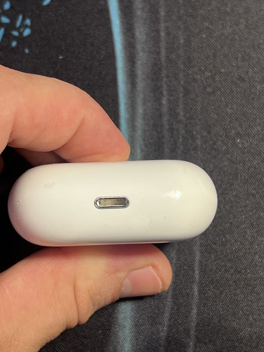 Chargements: AirPods Ladecase A2897 Original – D'occasion à Wädenswil par dai_2bcv 1
