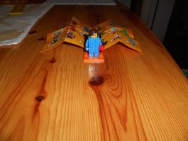 Legofigur Frau als Legostein