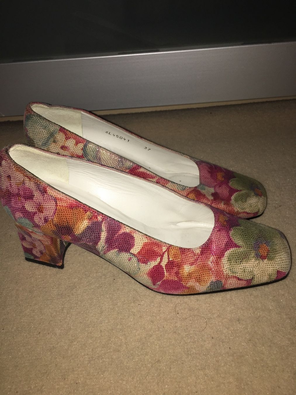 Stuart Weitzman Scarpe da donna: STUART WEITZMANN Pumps, Gr. 37, bunt – Usato da Arni AG venduto da Mimo007