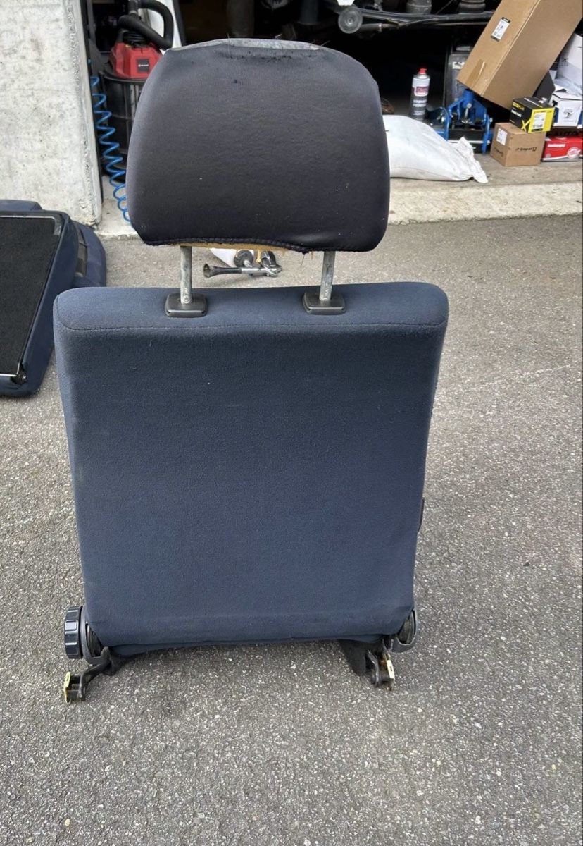 Volkswagen Tutti pezzi di ricambio auto: Sièges / banquette VW vento – Usato da Muraz (Collombey) venduto da Wolfdog1978 3