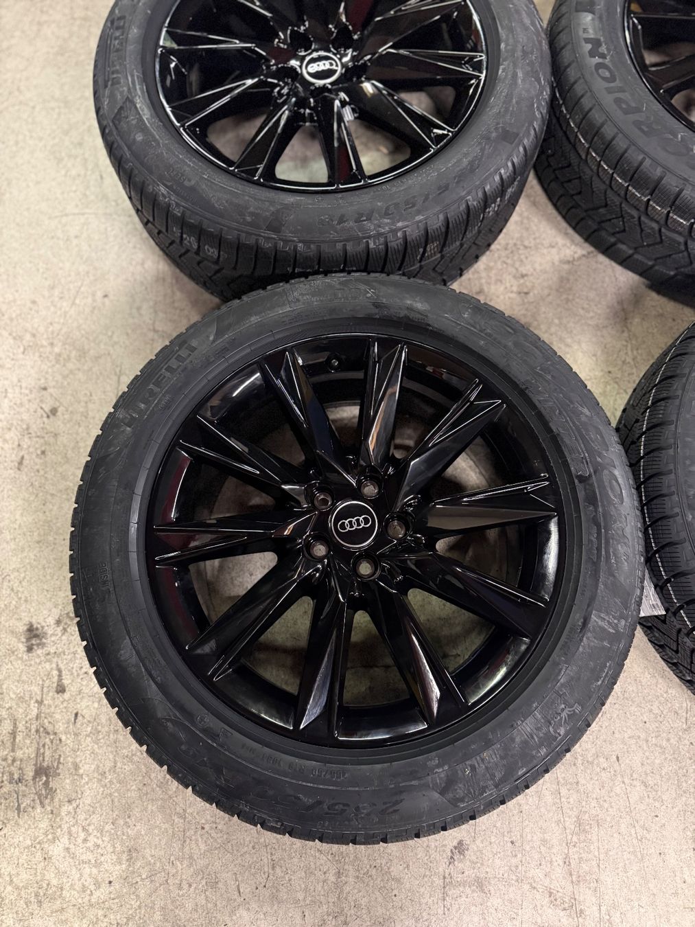 Audi Pneumatici & Ruote complete: Originale Audi Q4 E-tron Winterräder 19zoll Neu – Nuovo e nell'imballaggio originale da Gerlafingen venduto da Pneu-Puric 3
