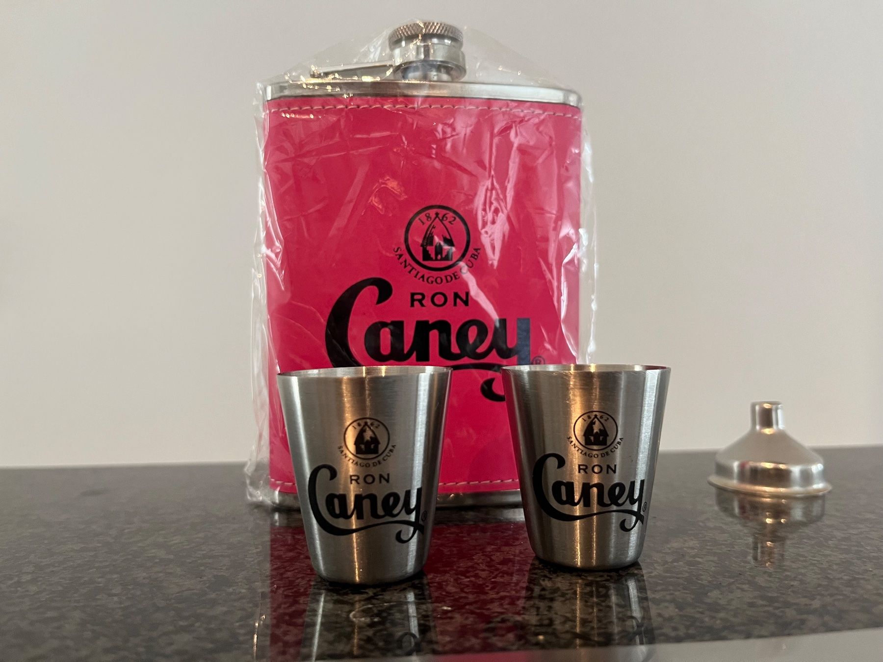 Attrezzatura & Pezzi di ricambio: Feldflasche Ron Caney rot mit Trichter und 2 Bechern neu – Nuovo e nell'imballaggio originale da Boll venduto da pet_p87r 1