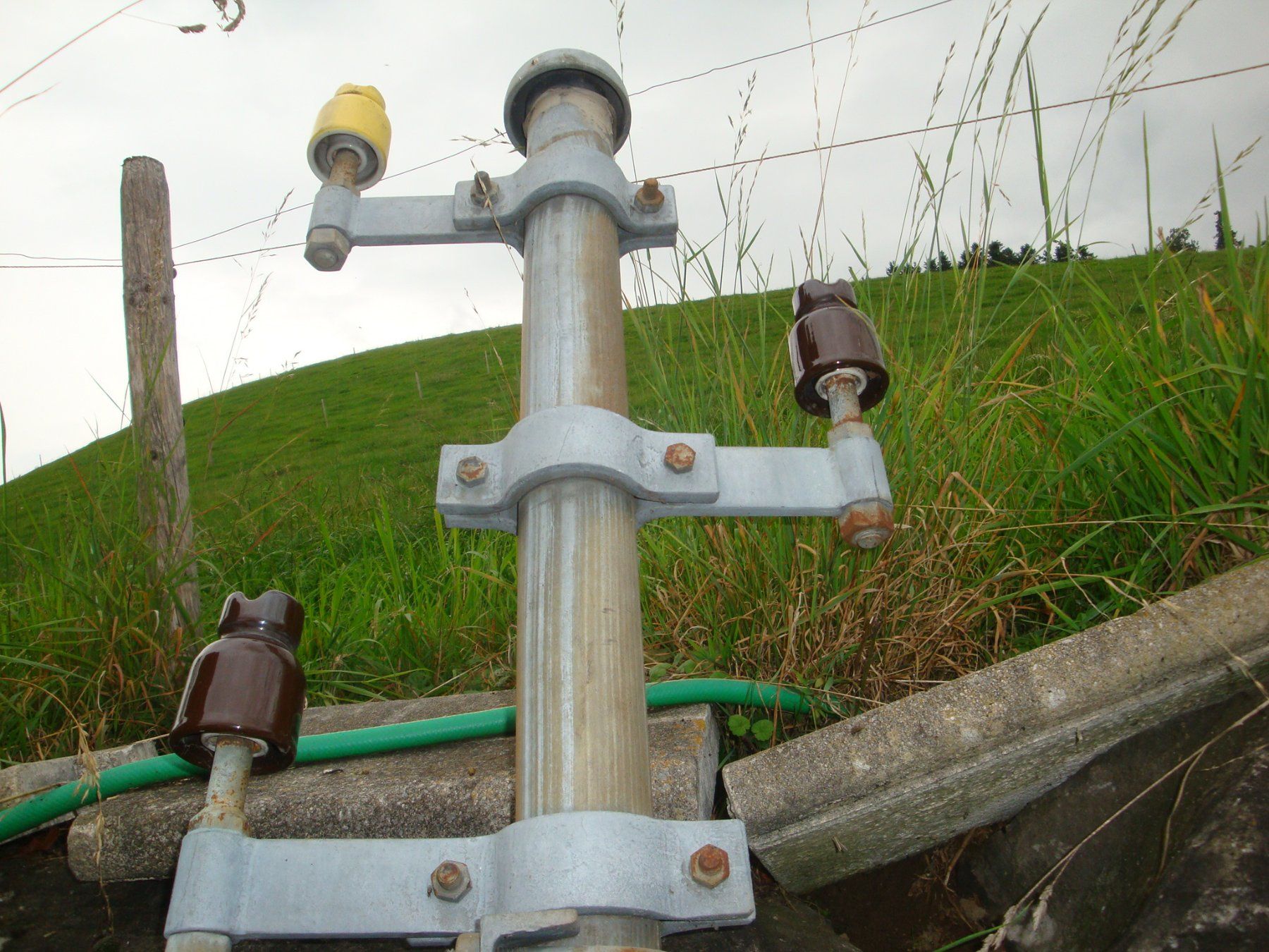 Altro in Decorazioni & Accessori: Antiker Strommast/Telefonmast, ca. 1950, Deko! – Usato da Enggistein venduto da mach1 3