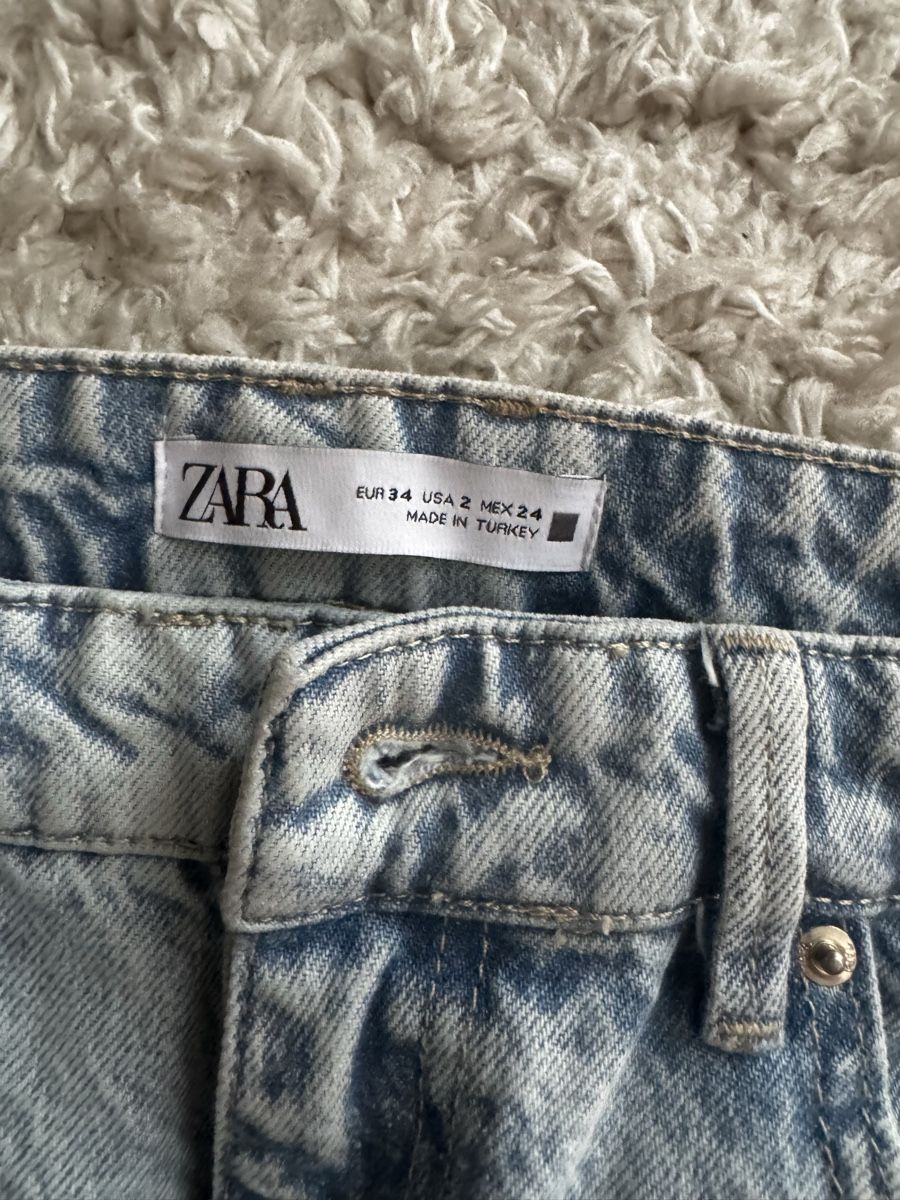 Zara Jeans: Zara light blue straight jeans – Nuovo (secondo la descrizione) da Zürich venduto da hal_2yzx 2