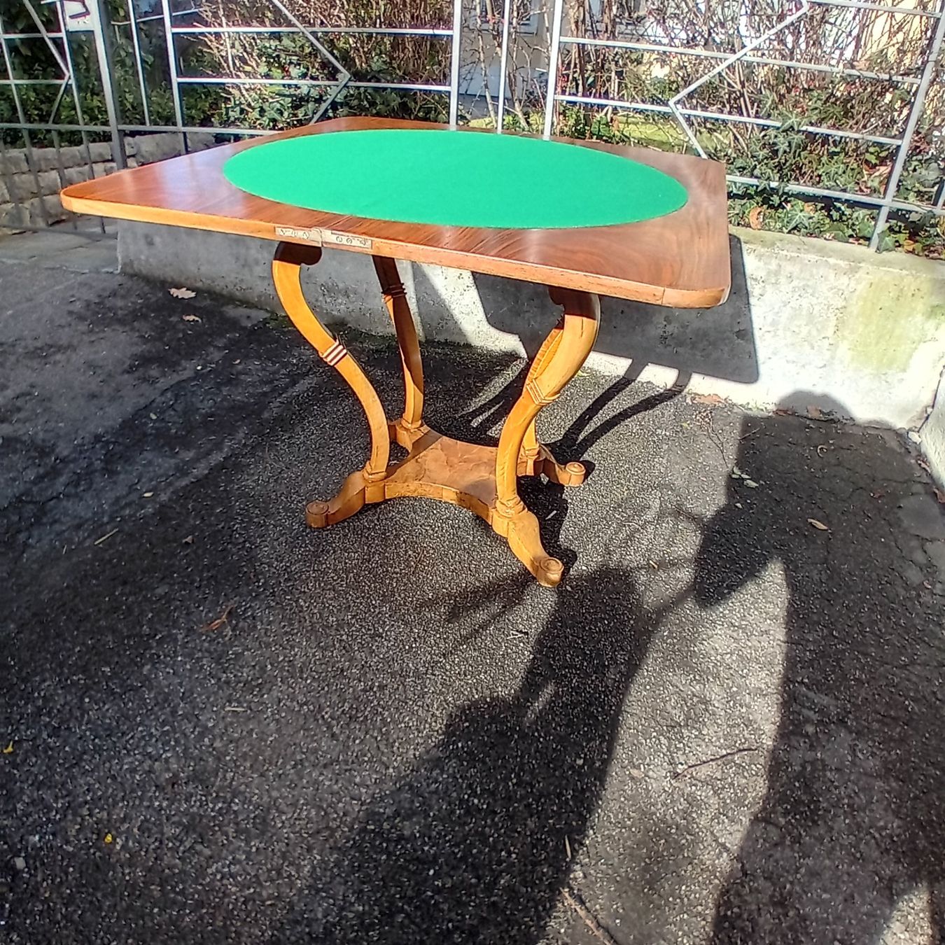 Tavoli: Antiker Spieltisch Biedermeier – Usato da Basel venduto da breneisent 4