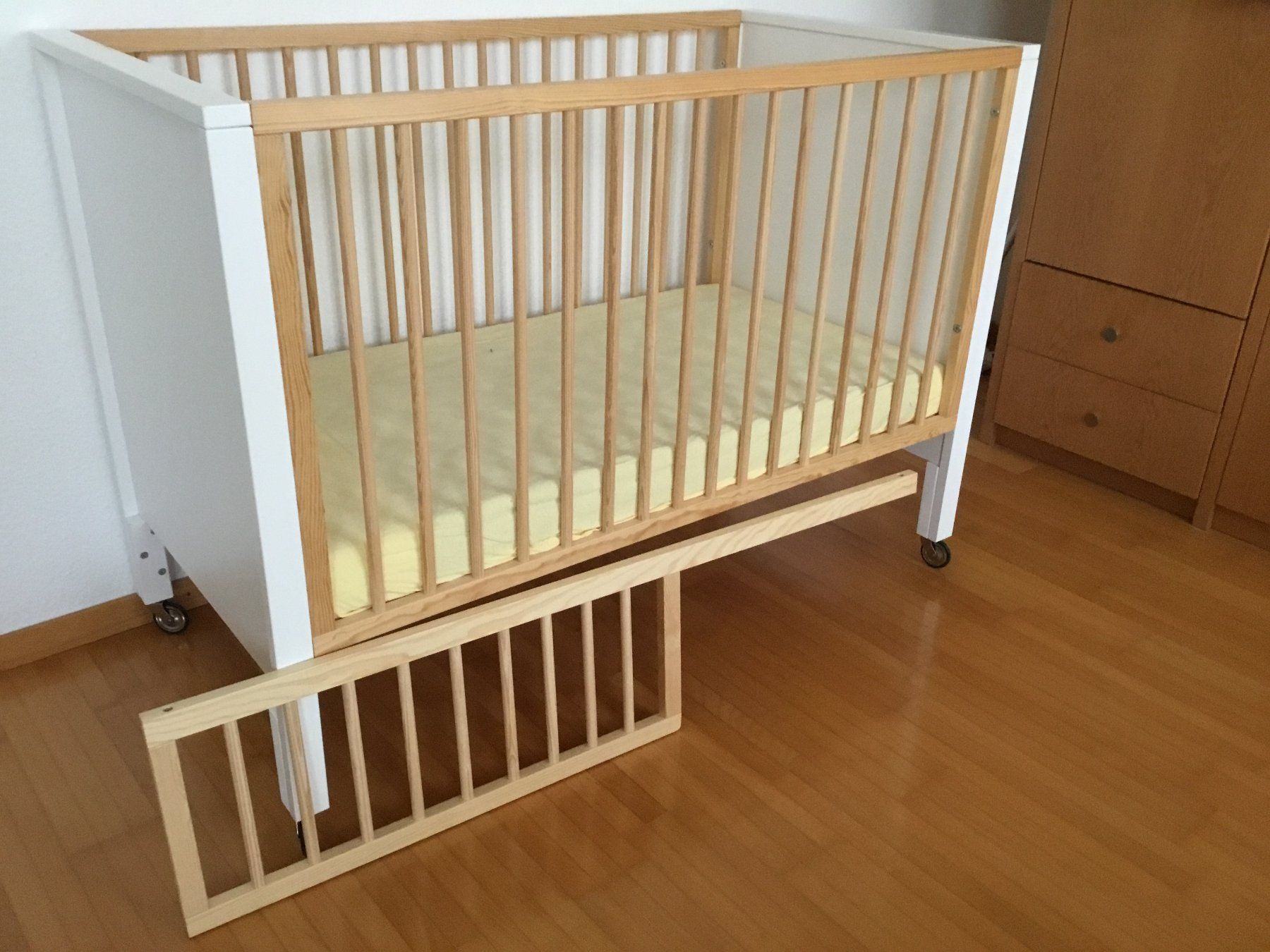Betten: Kinderkraft Babybett Mia White – Gebraucht aus Bassersdorf von Herrenweg 1