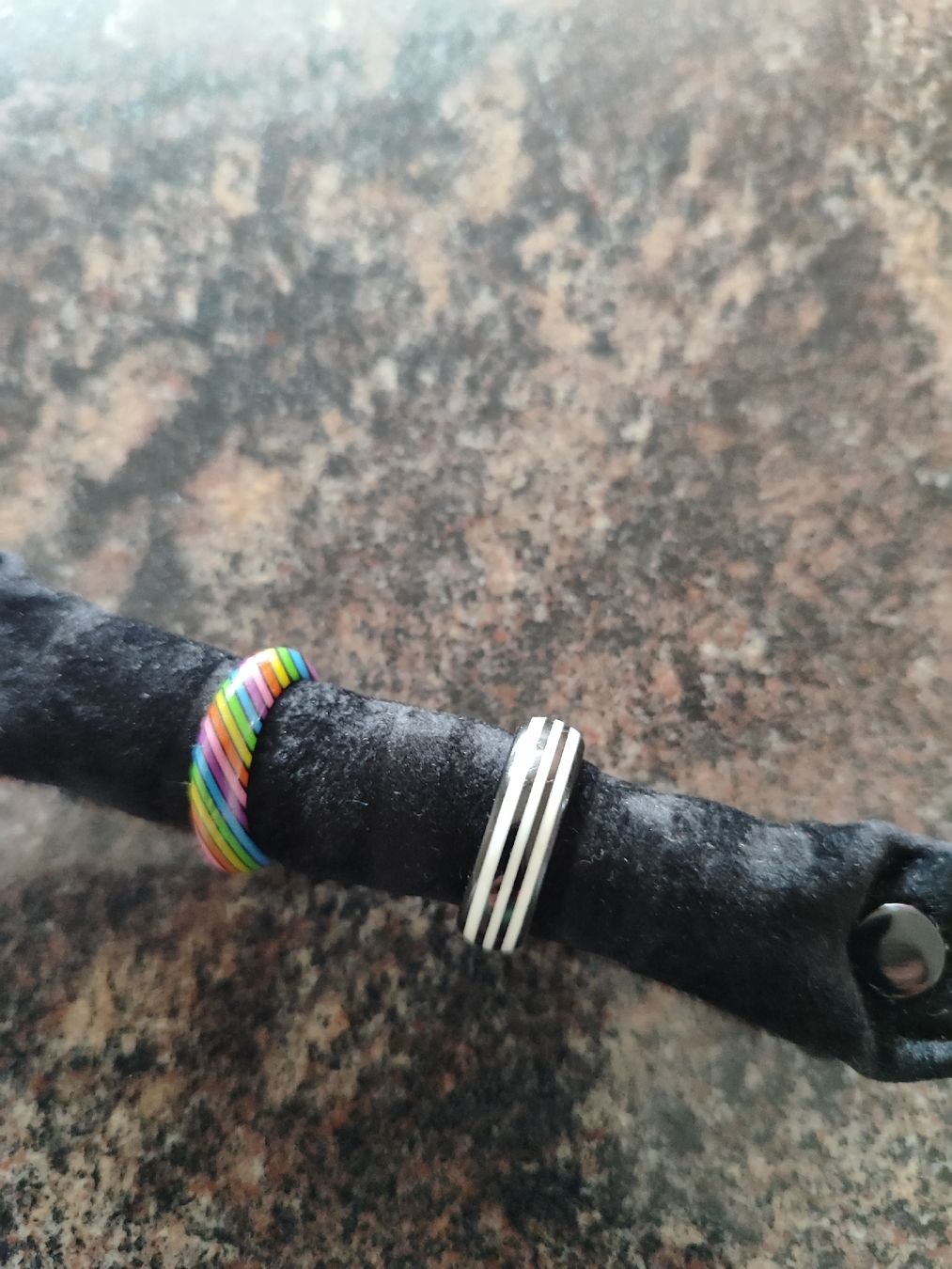 Ringe: 2 Kunststoff -Ringe – Gebraucht aus Madiswil von marmotte63