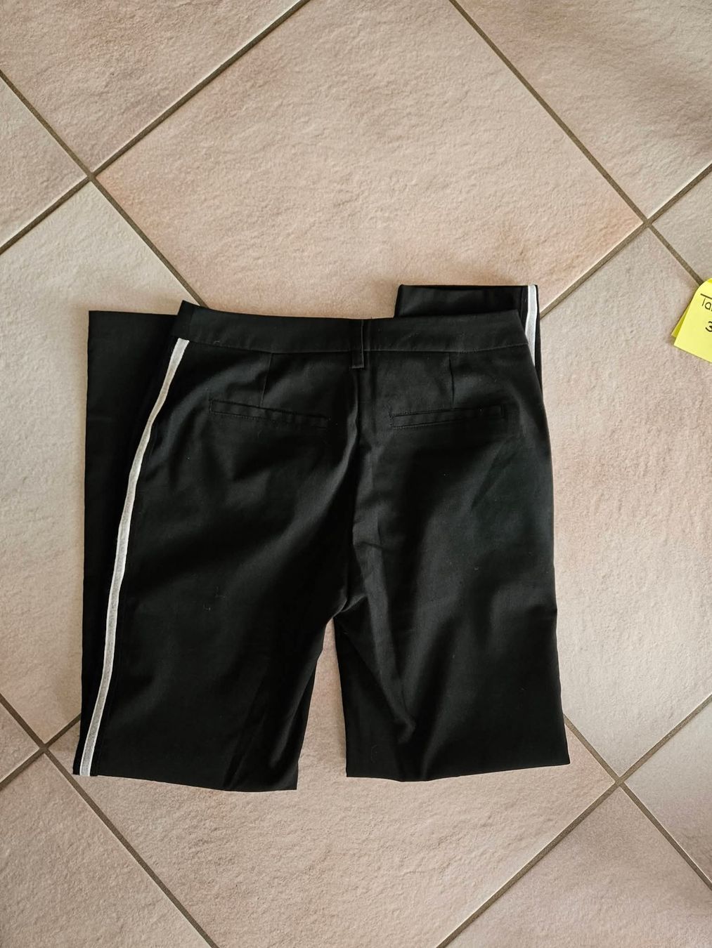 Pantaloni: Pantalon noir T 36 – Usato da Vétroz venduto da sas_yln5 1