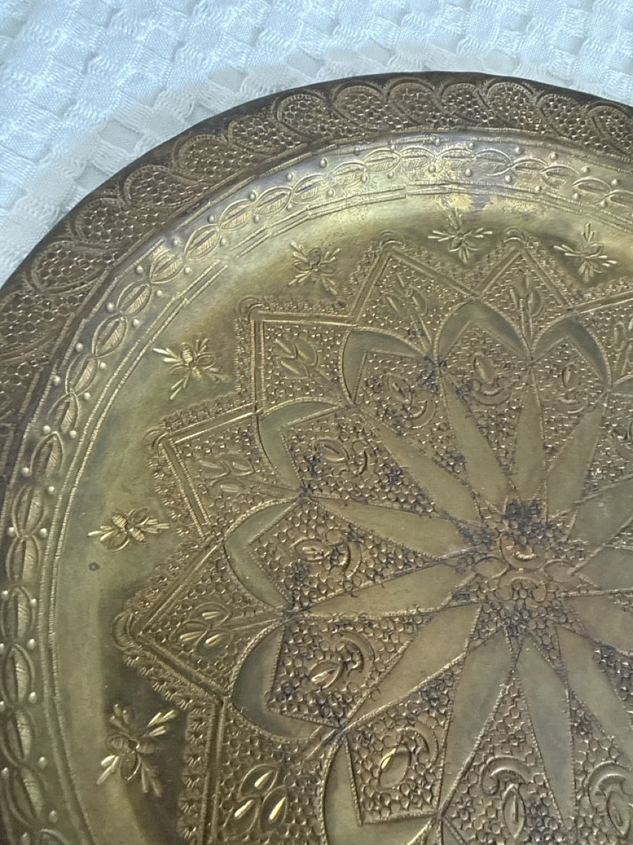 Piatti di portata: Vintage Messingplatte mit Gravuren – Usato da Erlinsbach venduto da pulverschneegut 1