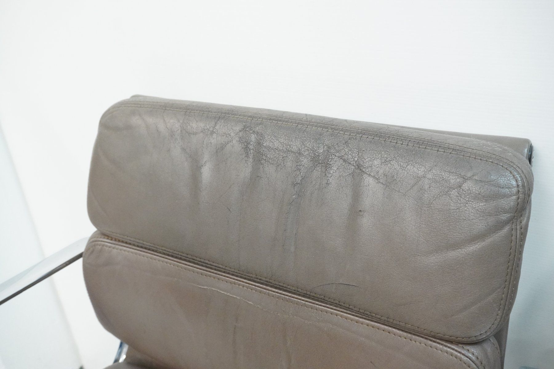Vitra Stühle: Original Vitra Eames Soft Pad EA207 Leder beige Vintage – Gebraucht aus Bad Zurzach von QLASSIQ 7