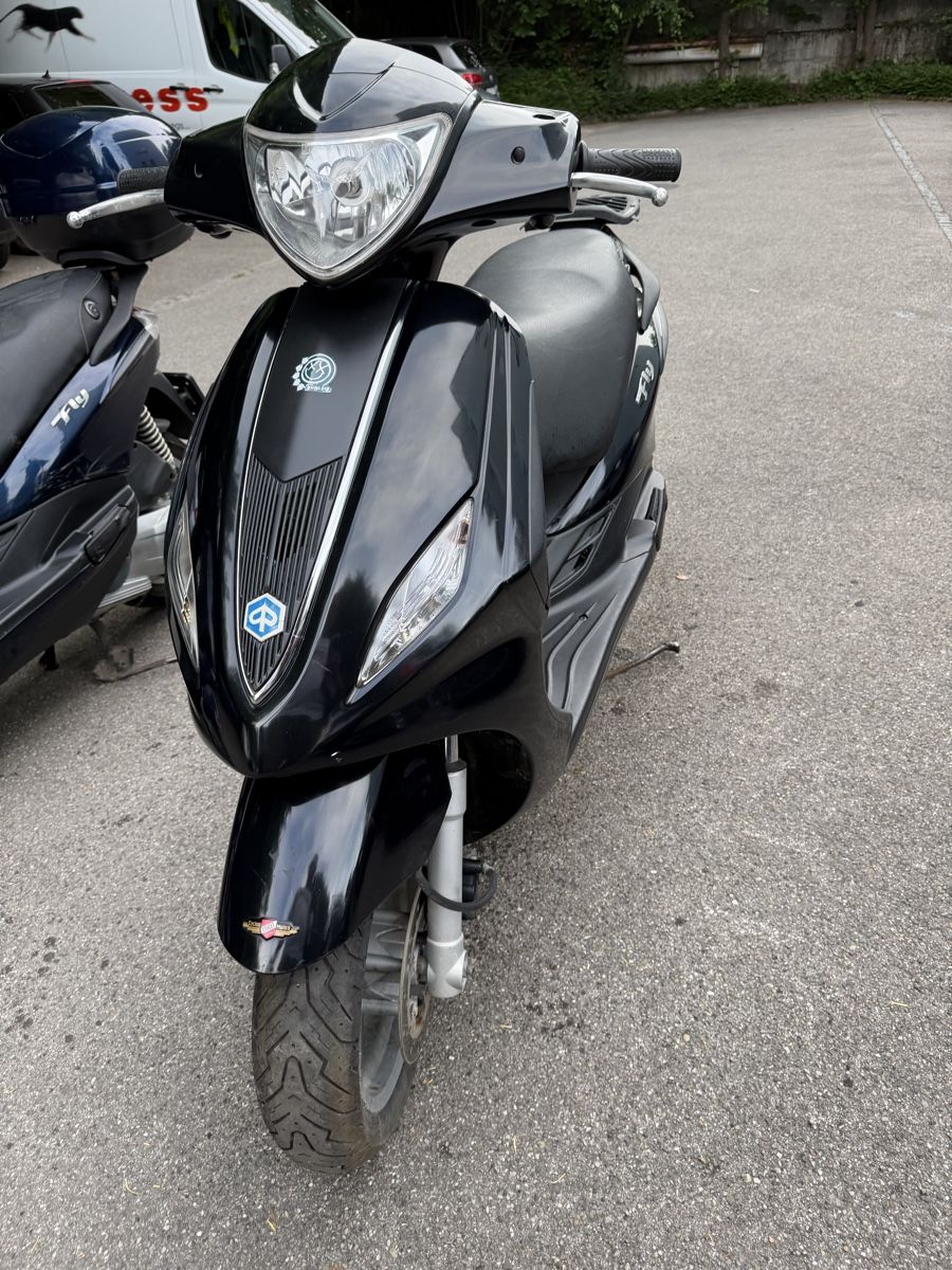 Piaggio Scooters: Piaggio FLY 125cc 3V KM256517 – Défectueux à Langenthal par SuzukiGsx-R 2