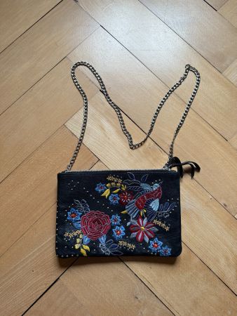 TOPSHOP - Umhängetasche schwarz bestickt
