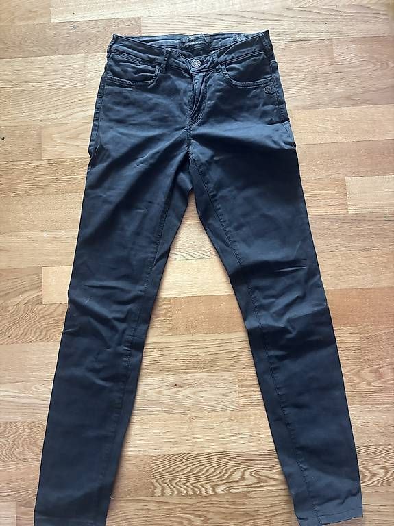 Pantaloni: Schwarze Kinder jeans – Usato da Rotkreuz venduto da MASI17