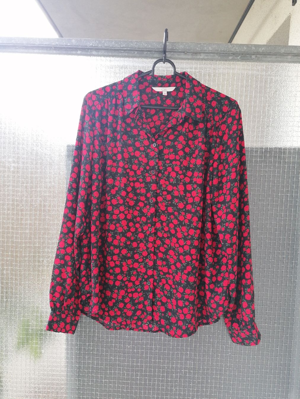 C&A Camicette: Schicke Bluse mit Rosenmuster Gr. 36 – Usato da Basel venduto da fiona_second-hand_BS