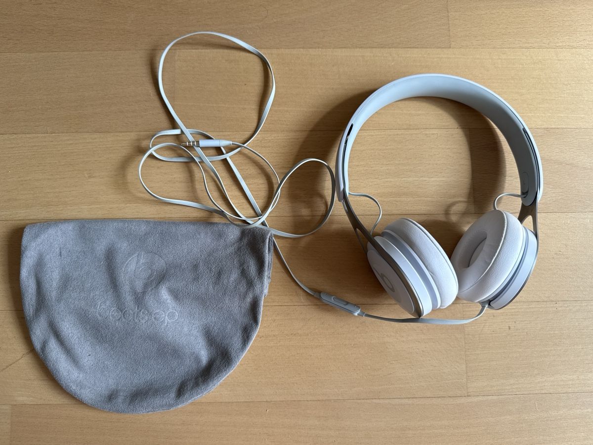 Beats Kopfhörer: Beats On-Ear-Kopfhörer mit klinkenanschluss – Neu (gemäss Beschreibung) aus Zürich von Buddymike