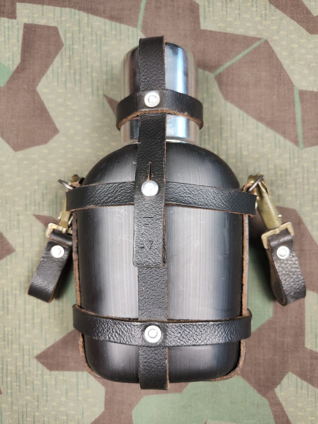 Schweizer Armee Uniformi: Labeflasche Ord. 1974 – Usato da Bauma venduto da SwissMilitaria