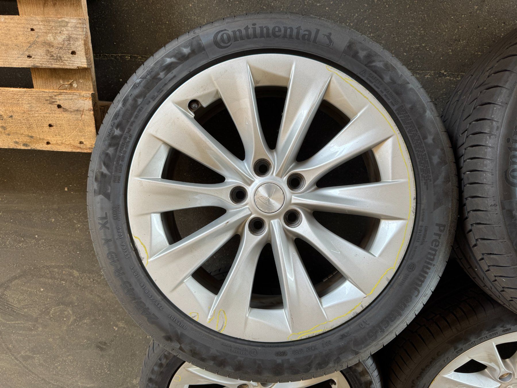 Tesla Felgen: Tesla Model X Räder – Gebraucht aus Basel von rav_csh6 2