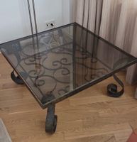 Couchtisch mit kunstvollem Schmiedeeisen-Gestell