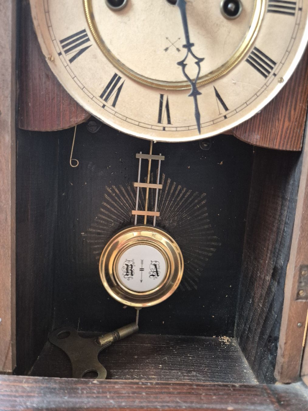 Montres: Antike Pendeluhr aus Holz – D'occasion à Trogen par same4you 1