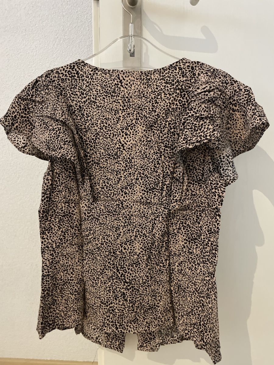 Mango Camicette: Elegante Bluse von Mango mit Leo-Muster, Grösse S – Nuovo (secondo la descrizione) da Hettlingen venduto da tam_2tks 1