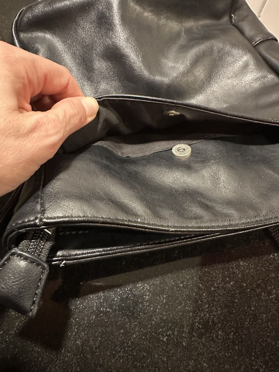 Taschen: Neuwertige schwarze Umhängetasche – Neu (gemäss Beschreibung) aus Münsingen von Innchen 6