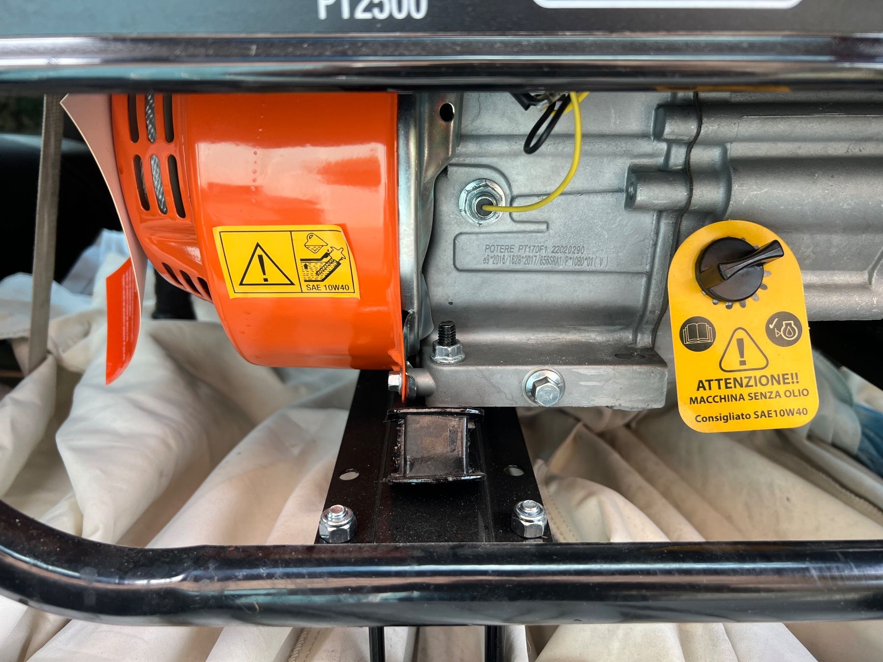 Generatori di corrente: Generator 2500 neu Benzin – Nuovo (secondo la descrizione) da Waltalingen venduto da sam092 8