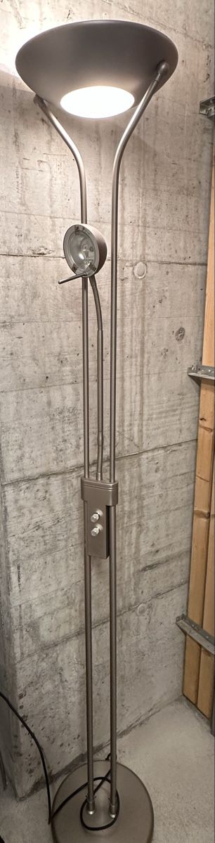 Lampes: Stehlampe Halogen mit Dimmer – Défectueux à Wetzikon ZH par brandshop