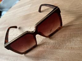 Trendige Sonnenbrille im Retro Look, Top Zustand!